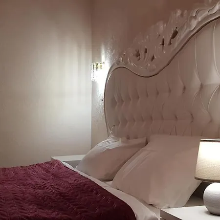Superb Queen - Location, Derybasivska Apartment Odesa